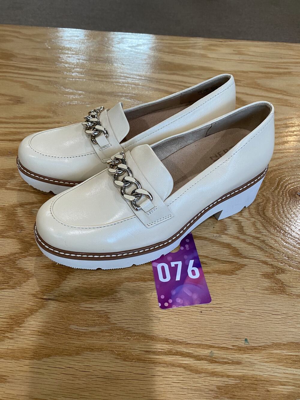 Naturalizer Desi Women's 6.5 W Vanilla Beige Leather Chain Slip-On Loafers